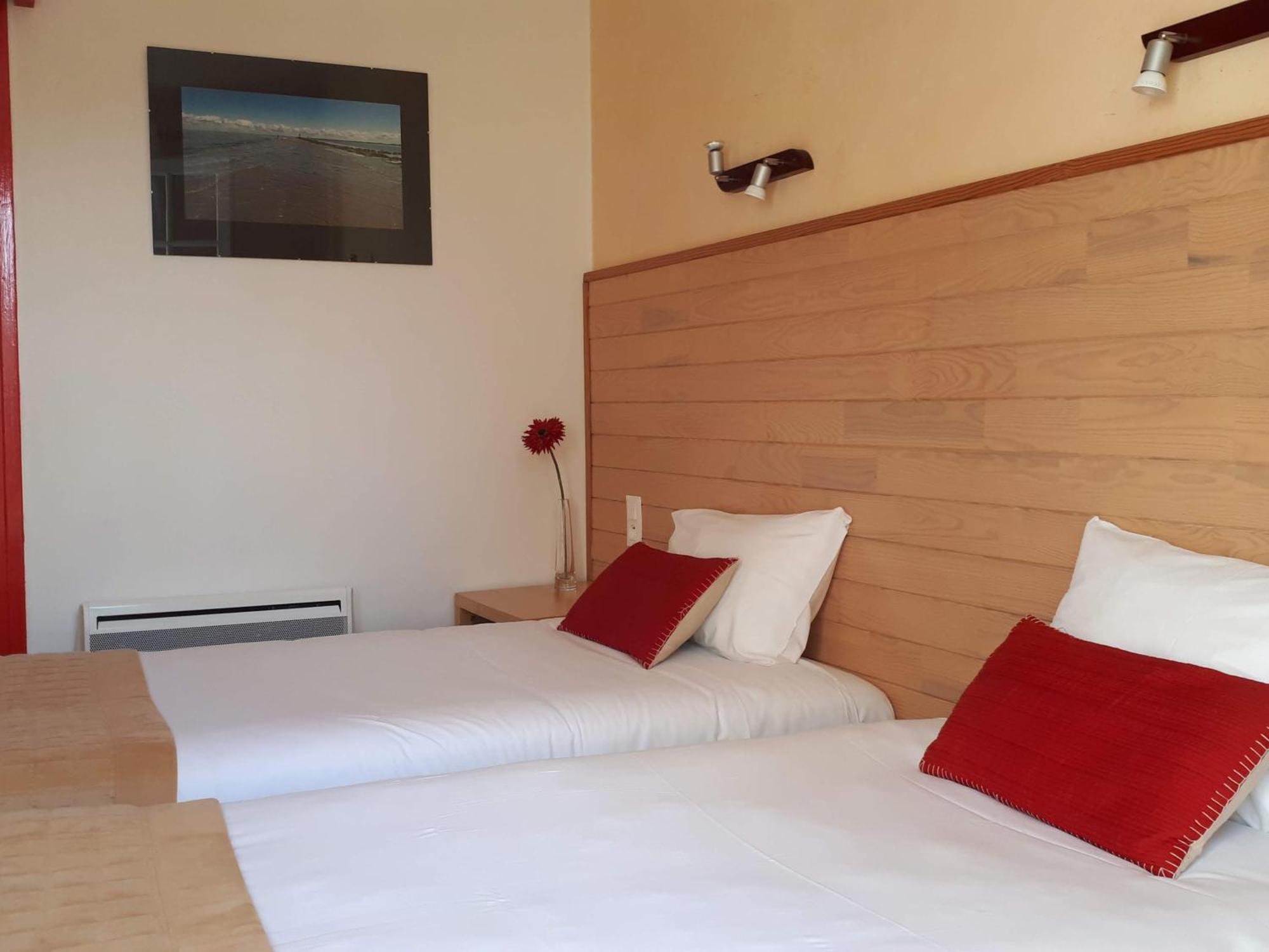 Hotel Le Goeland بارْباتْرْ الغرفة الصورة